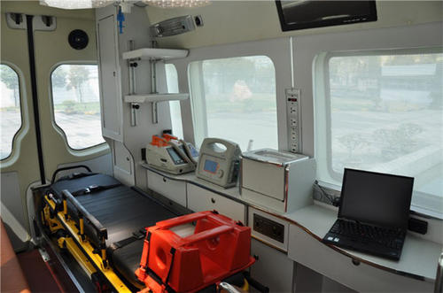 敦煌市救护车内部